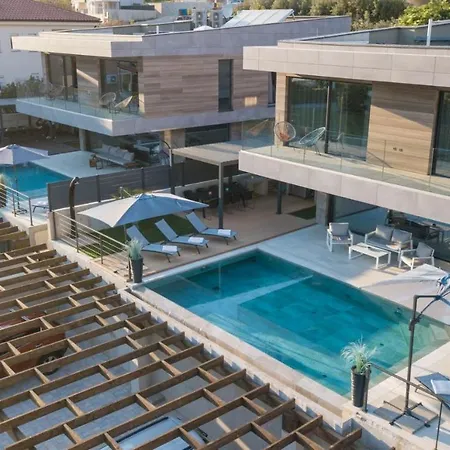 Luxury Lorkia Villa
