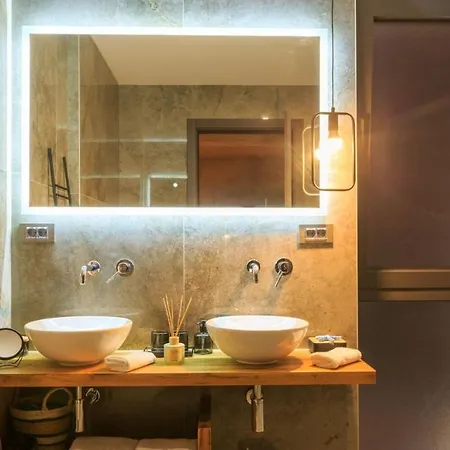 Luxury Lorkia Villa